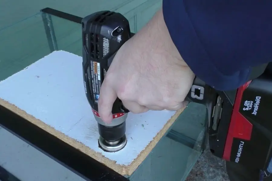 drilling a large hole in glass using a diamond drill bit