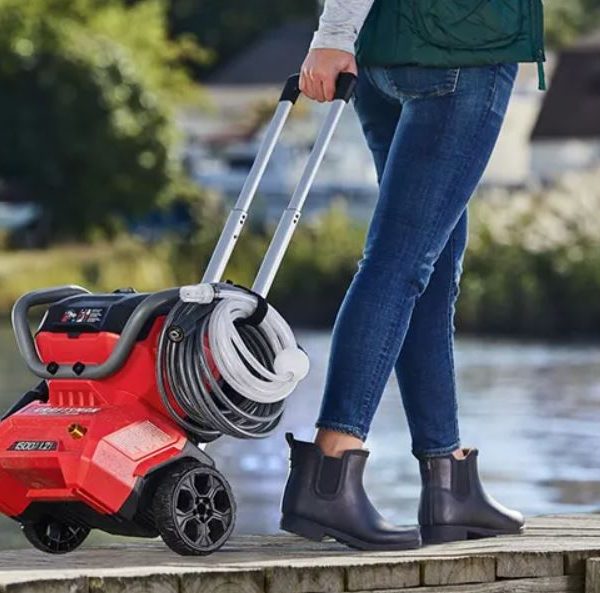 Craftsman Lanches First Battery-Powered Pressure Washer
